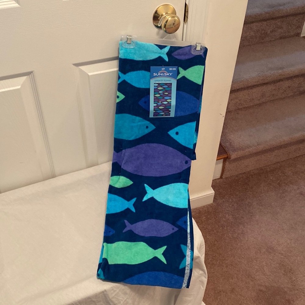 Brand New Sun & Sky Beach Towel…28in x 58in